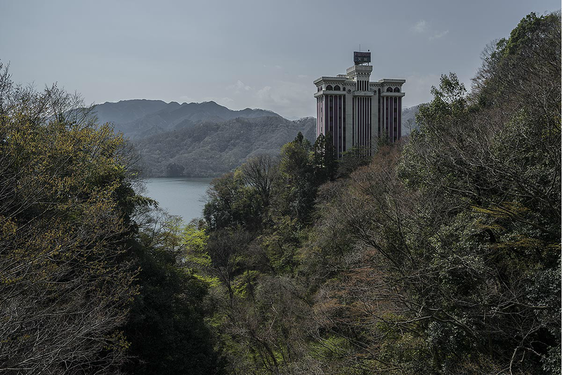 Illustration for article titled The Eerie Ruins of 11 Abandoned Hotels
